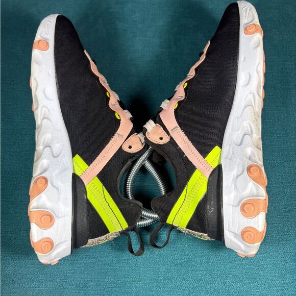 Size 6 - Women’s Nike React Element 55 shoes - Picture 5 of 8